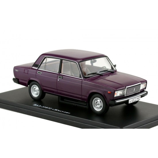 Macheta auto Lada / VAZ 2107 1982 violet, 1:24 Colectia Automobile de Neuitat – World – Hachette