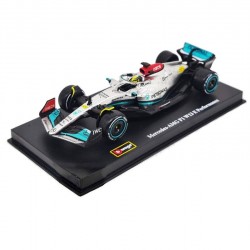 Macheta auto Mercedes-Benz F1 W13 E Performance Team AMG Petronas N44 2022 Lewis Hamilton cu vitrina si pilot, 1:43 Bburago Signature