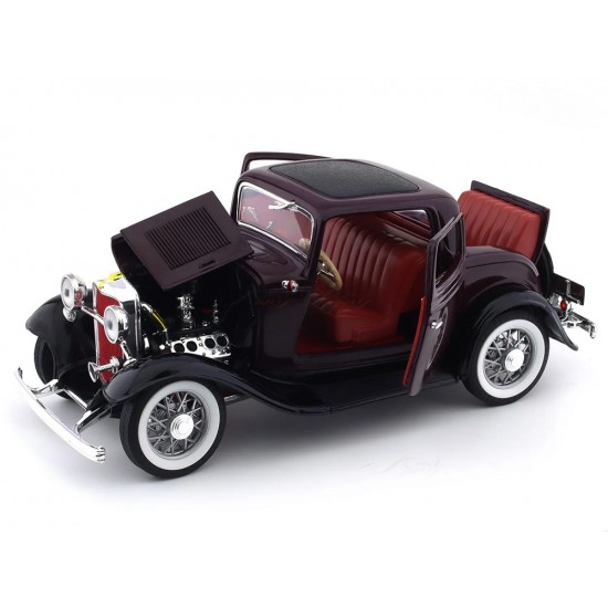Macheta auto Ford 3-window burgundy 1932, 1:18 Lucky DieCast