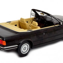 Macheta auto BMW 325i (E30) Convertible negru 1985, 1:18 MCG