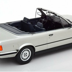 Macheta auto BMW 320i (E30) Convertible gri 1985, 1:18 MCG