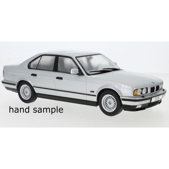 Macheta auto BMW seria 5er (E34) argintiu 1992, 1:18 MCG