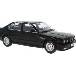 Macheta auto BMW seria 5er (E34) negru 1992, 1:18 MCG