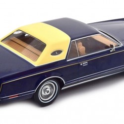 Macheta auto Lincoln Continental Mark V albastru 1977, 1:18 MCG