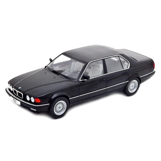 Macheta auto BMW 750i (E32) negru 1992, 1:18 MCG