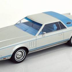 Macheta auto Lincoln Continental Mark V silver 1977, 1:18 MCG