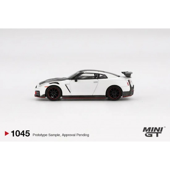 Macheta auto Nissan GTR (35) Nismo Brilliant White Pearl 2024 1:64 Mini GT MGT1045