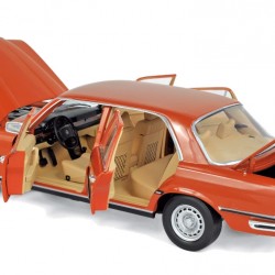 Macheta auto Mercedes-Benz 450 SEL 6.9 1976 portocaliu, 1:18 Norev