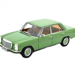Macheta auto Mercedes-Benz 200 W115 verde 1973, 1:18 Norev