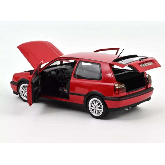 Macheta auto Volkswagen Golf GTI 1996 rosu/alb, 1:18 Norev