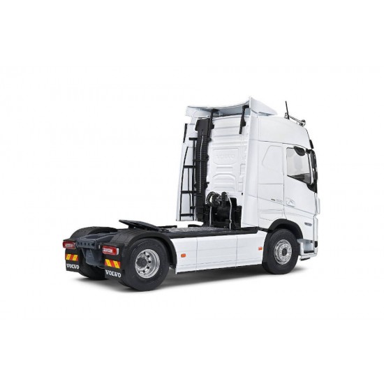 Macheta camion Volvo FH Blobetrotter XL white 2021, 1:24 Solido