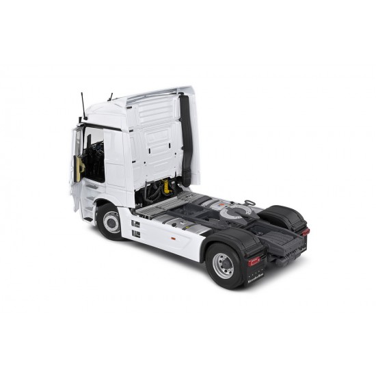 Macheta camion Mercedes-Benz Actros white 2023, 1:24 Solido