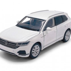 Macheta auto Volkswagen Touareg III 2018 white, lumini, sunet, directie activa, 1:32 Tayumo